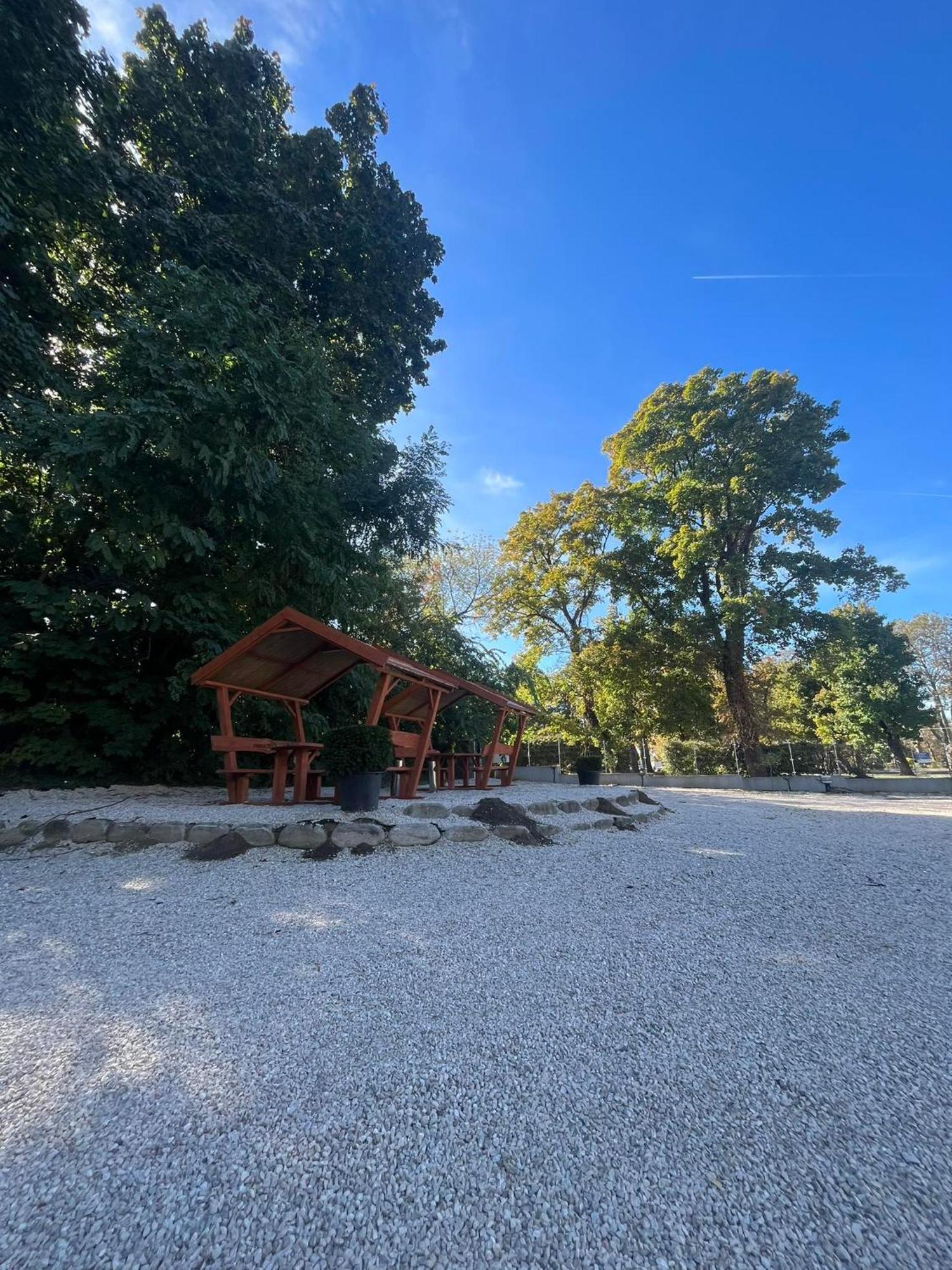 Balatonboglár Kinizsi Udvar Apartmanhaz מראה חיצוני תמונה